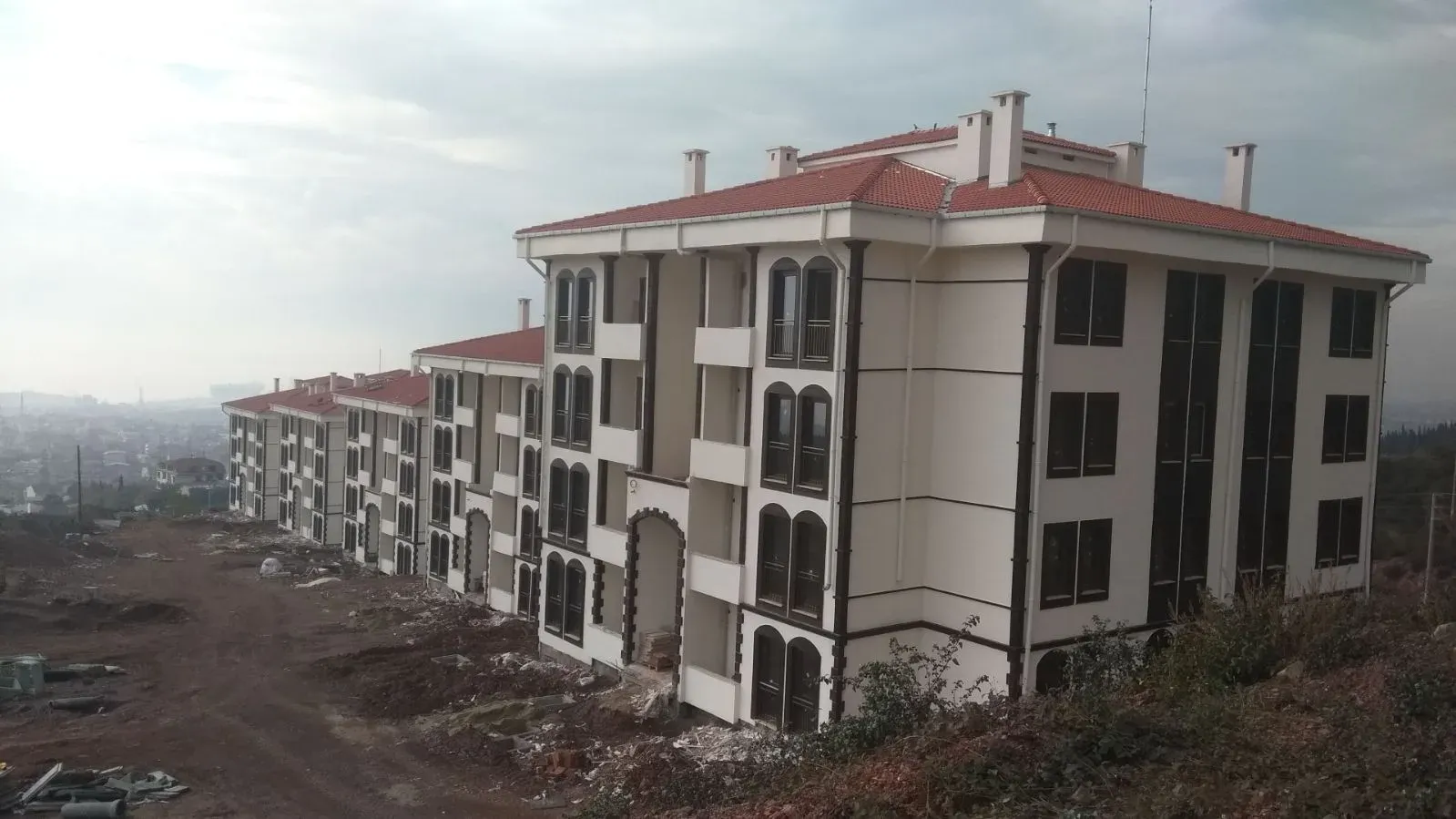 Kocaeli İli, Derince İlçesi, 138 Adet Konut, Ticaret Merkezi, Cami ile Adaiçi, Genel Altyapı ve Çevre Düzenlemesi İnşaatı — 19. görsel