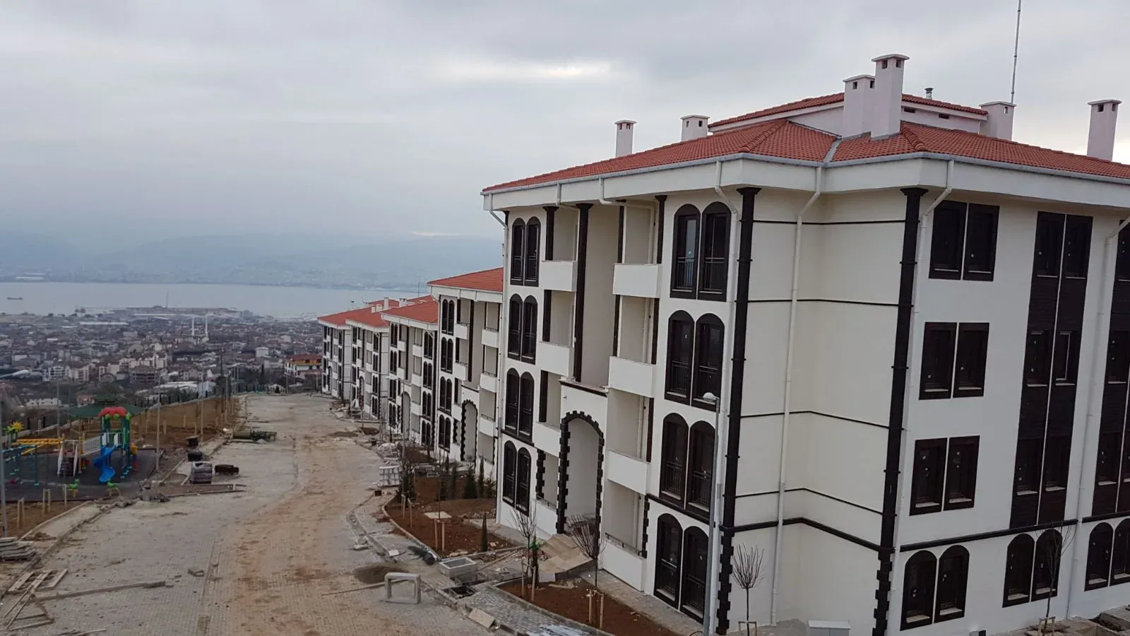 Kocaeli İli, Derince İlçesi, 138 Adet Konut, Ticaret Merkezi, Cami ile Adaiçi, Genel Altyapı ve Çevre Düzenlemesi İnşaatı — 22. görsel