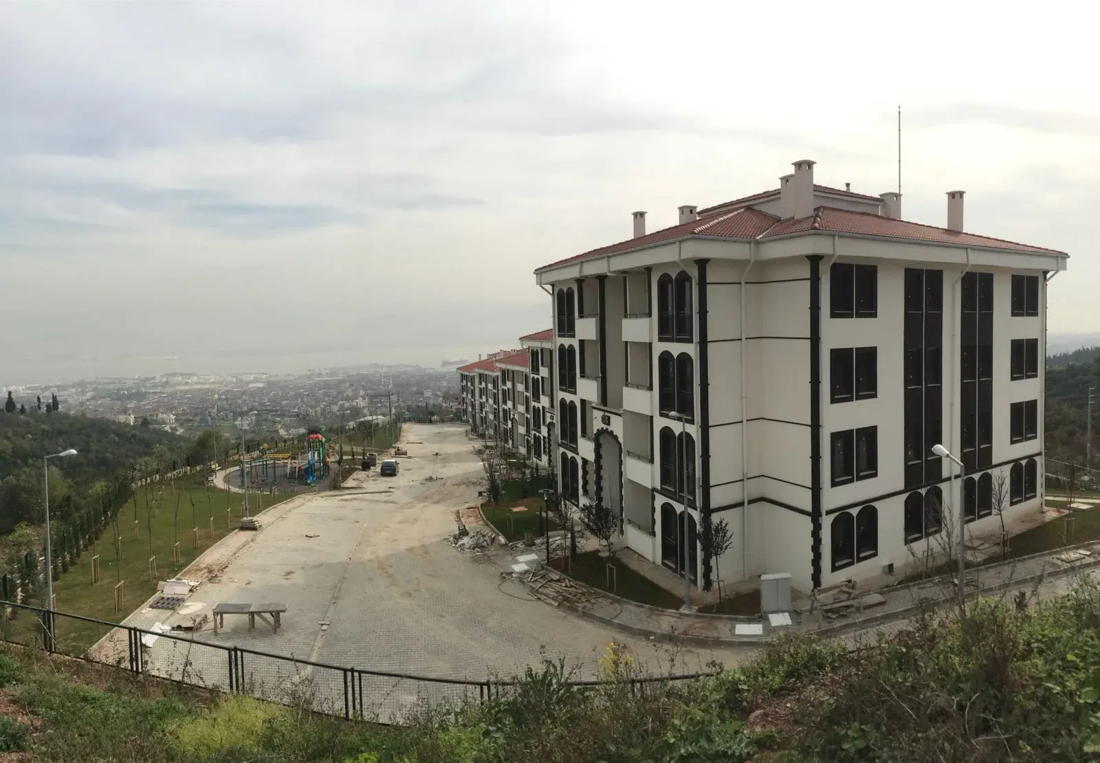Kocaeli İli, Derince İlçesi, 138 Adet Konut, Ticaret Merkezi, Cami ile Adaiçi, Genel Altyapı ve Çevre Düzenlemesi İnşaatı — 23. görsel