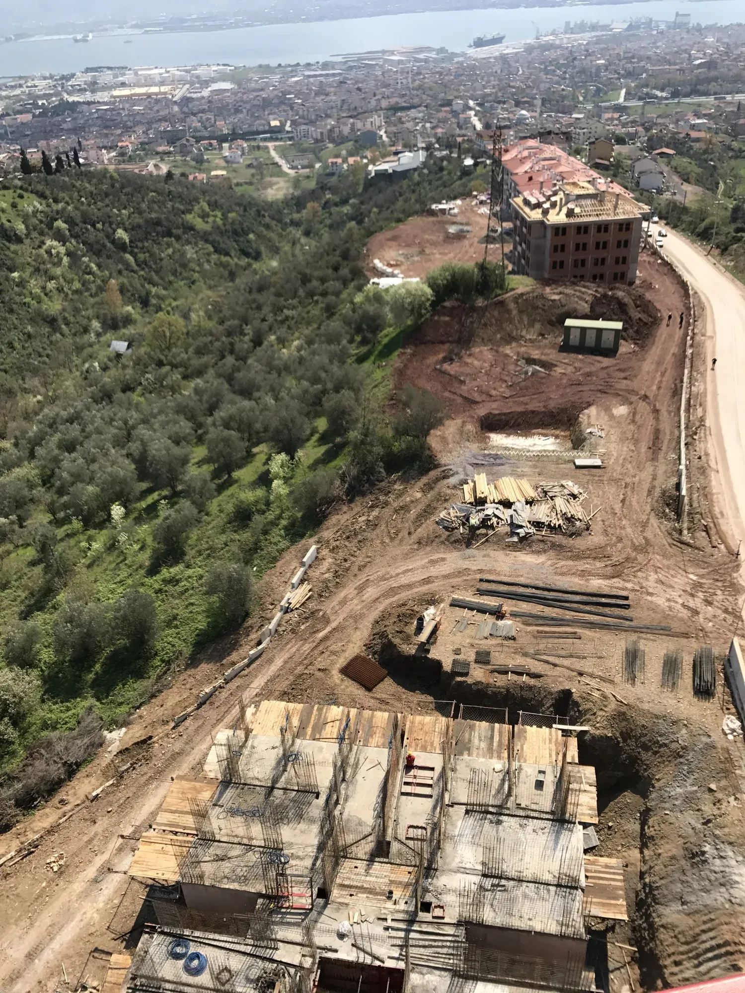 Kocaeli İli, Derince İlçesi, 138 Adet Konut, Ticaret Merkezi, Cami ile Adaiçi, Genel Altyapı ve Çevre Düzenlemesi İnşaatı — 25. görsel