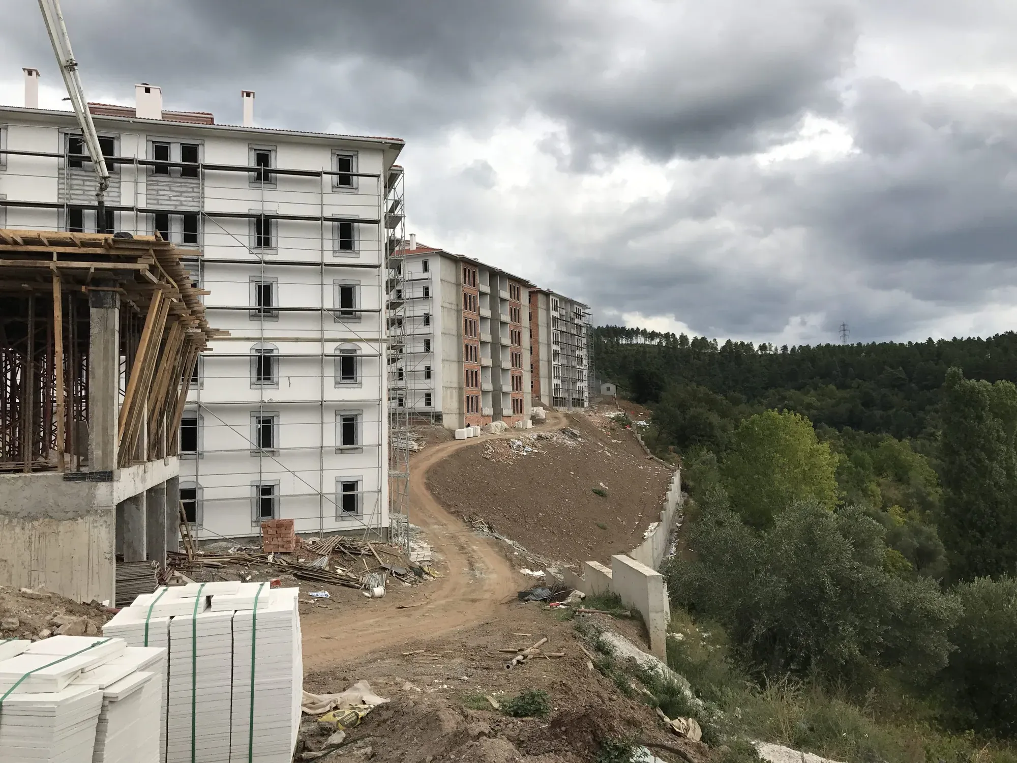Kocaeli İli, Derince İlçesi, 138 Adet Konut, Ticaret Merkezi, Cami ile Adaiçi, Genel Altyapı ve Çevre Düzenlemesi İnşaatı — 32. görsel