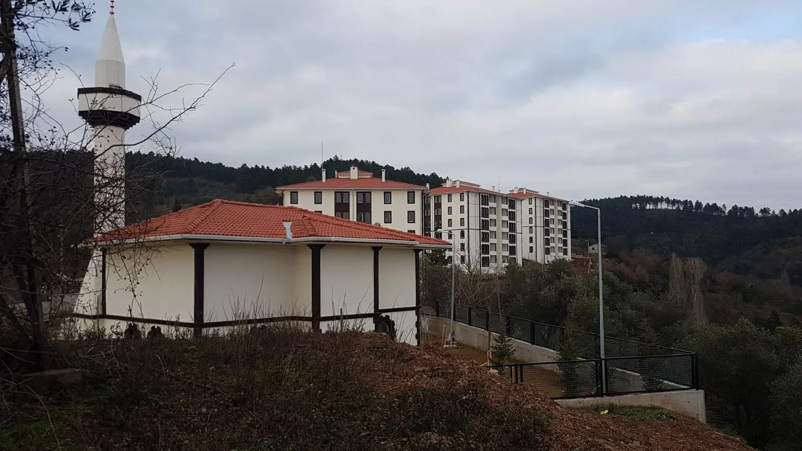 Kocaeli İli, Derince İlçesi, 138 Adet Konut, Ticaret Merkezi, Cami ile Adaiçi, Genel Altyapı ve Çevre Düzenlemesi İnşaatı — 34. görsel